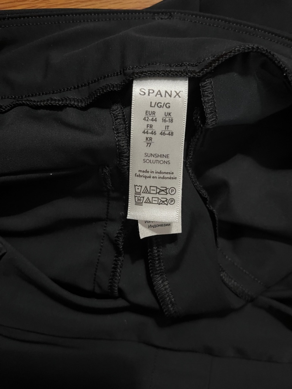 Spanx Sunshine Solutions Black Stretch Pull-On Shorts Size Large NWOT 6” Inseam - Picture 3 of 4